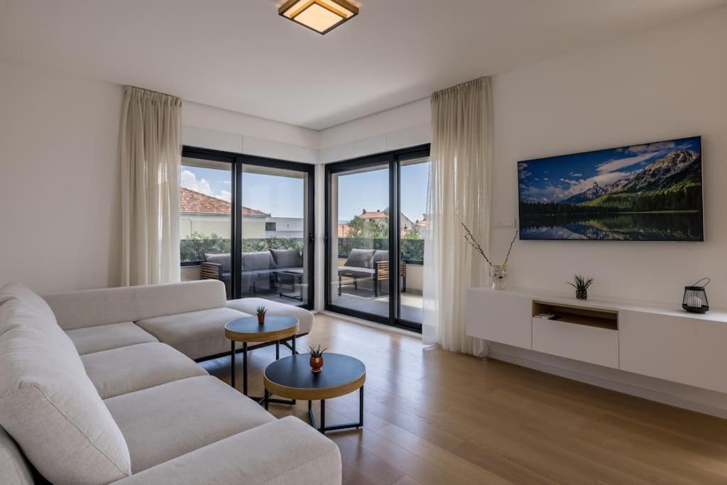 Sal Mare - Luxury And Elegant Family * Podstrana